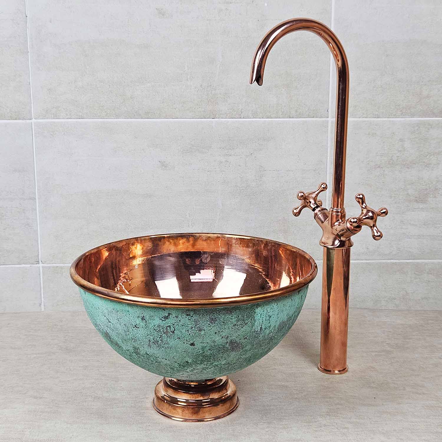 Green Patina Copper Sink – Oxidized Round Bathroom Basin with Smooth Interior