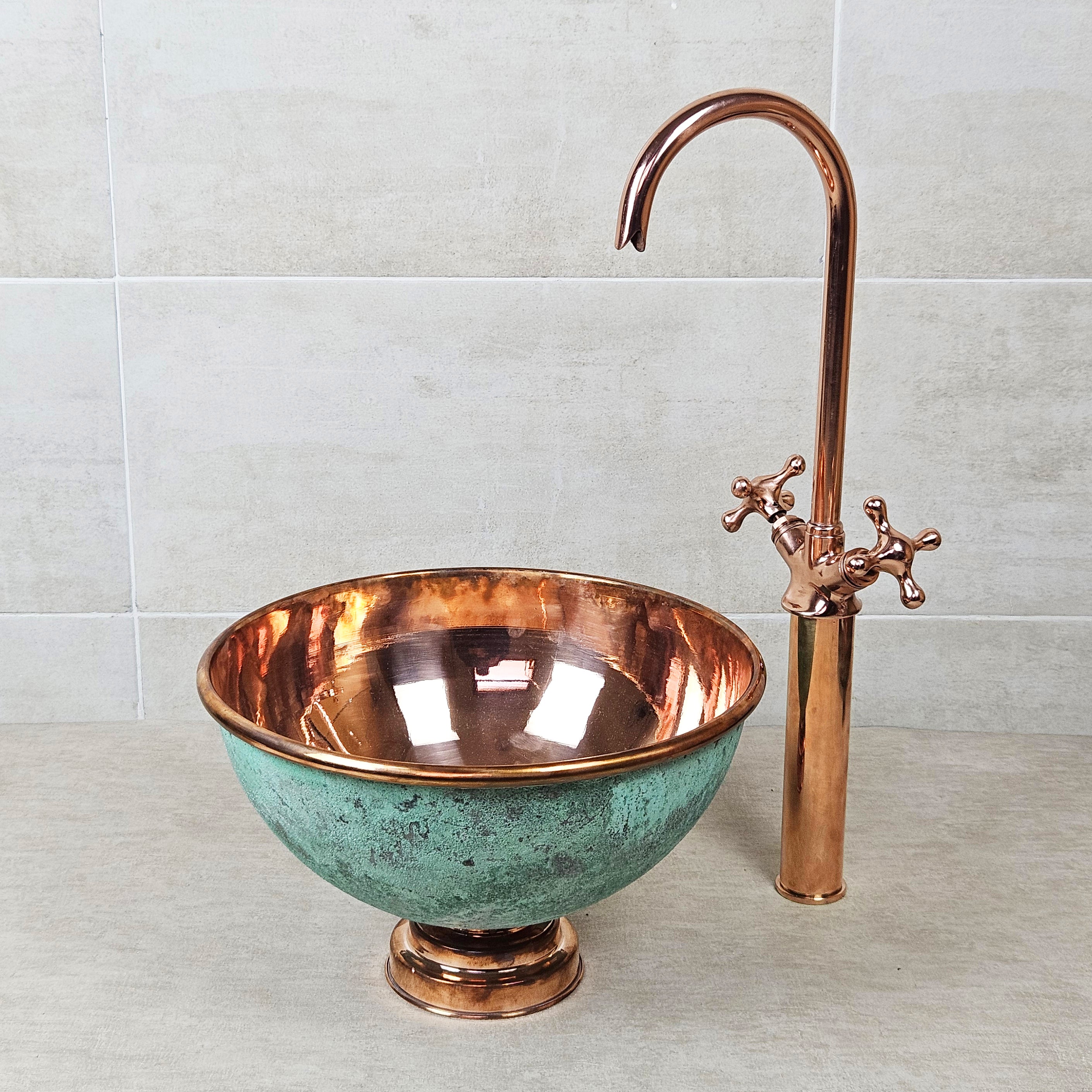 Green Patina Copper Sink – Oxidized Round Bathroom Basin with Smooth Interior